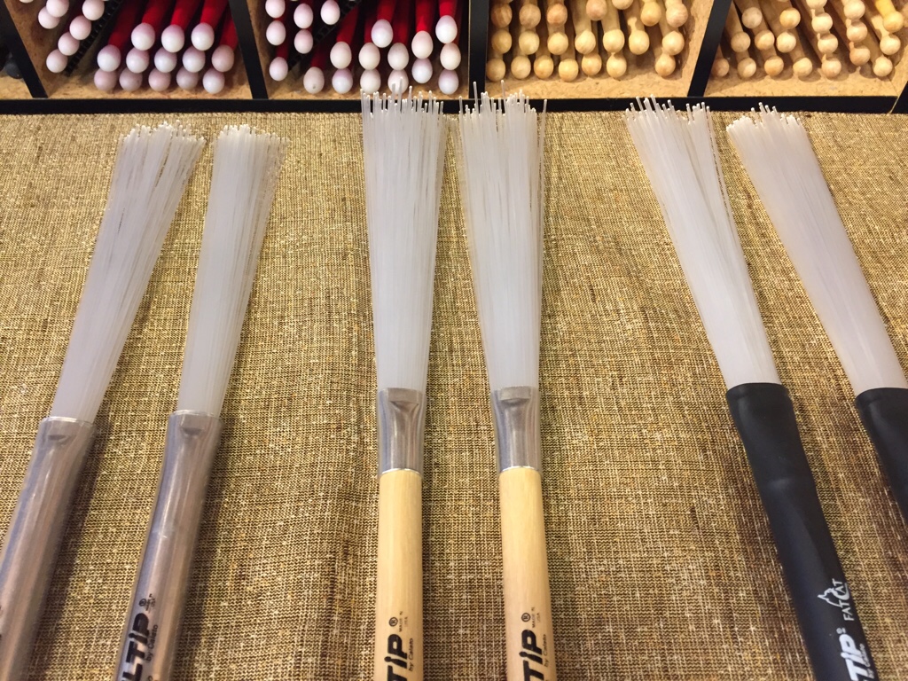 新入荷 CUSTEAM ナイロンブラシ ナイロン製 白い ドラムスティックブラシ 伸縮可能 nylon drum stick brush 