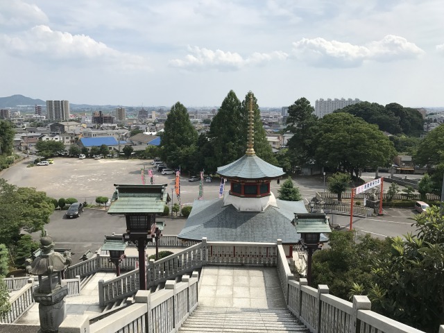 犬山成田山　聖蘭堂と景色