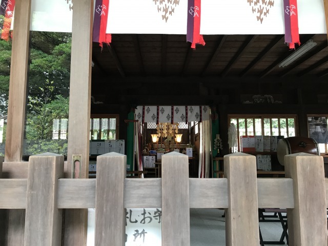 三輪神社　拝殿内