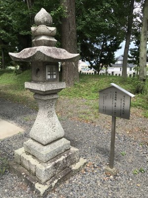 結神社　燈籠