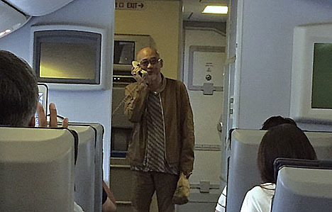 ANAの機内で松山千春さんが熱唱、禁止行為なのですが機長の判断で実現！