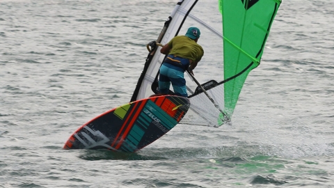 okinawa_windsurfing