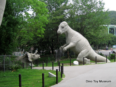 2017年にリニューアルした日本最古のコンクリート恐竜