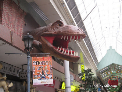 岡山表町商店会の発泡スチロールの恐竜たち