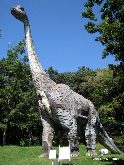 栃木県の佐野市運動公園の恐竜たち