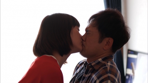 【悲報】本田翼さん、有田とキスしてしまう