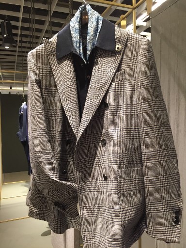 スーツ（ジャケット）×ポロシャツ④